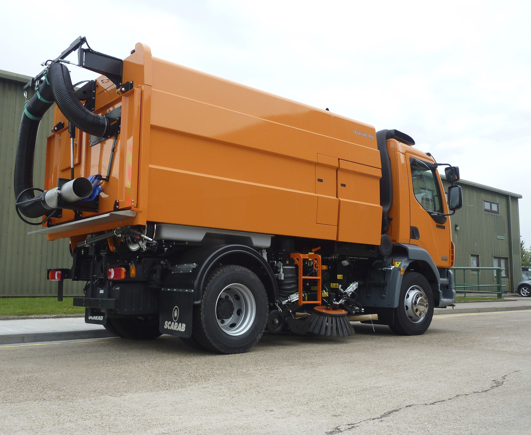 Truck-mounted suction sweeper / diesel