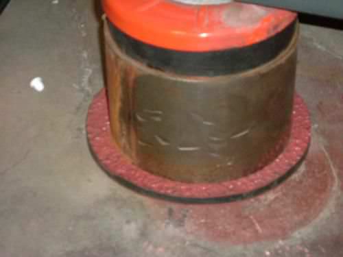 Low-frequency vibration damping plate
