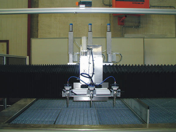 Water-jet cutting machine / CNC